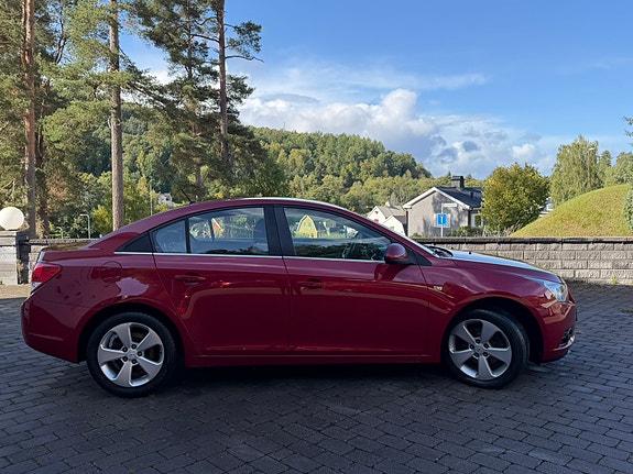 Chevrolet Cruze 10 of 30