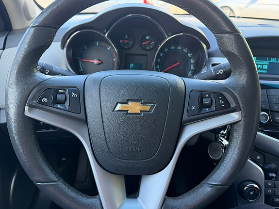 Chevrolet Cruze 26 of 30