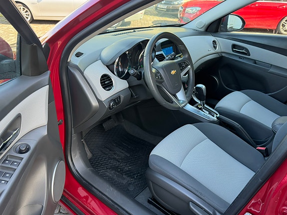 Chevrolet Cruze 23 of 30