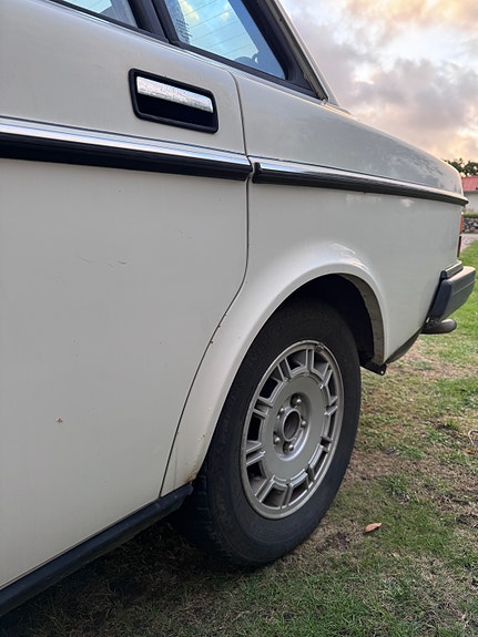 Volvo 240 5 of 13