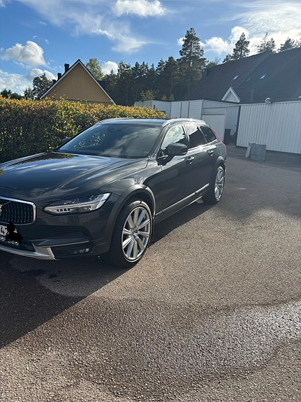 Volvo V90 Cross Country 3 of 8