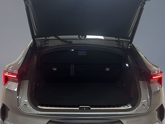 Polestar 4 8 of 14
