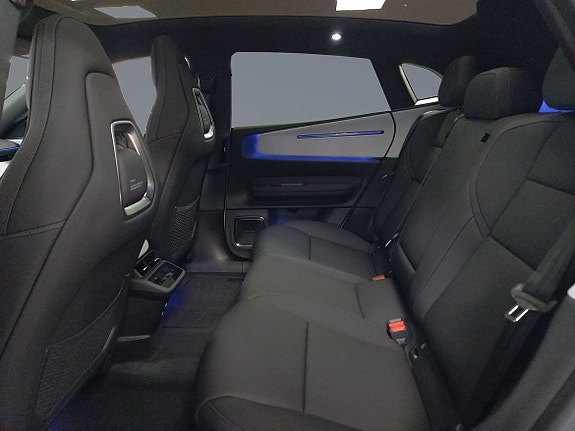Polestar 4 7 of 18