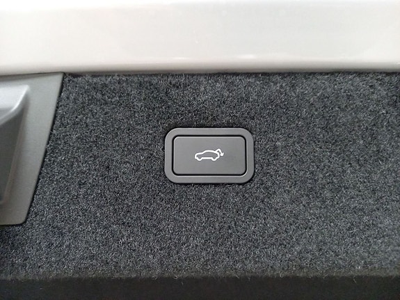 Polestar 4 11 of 18