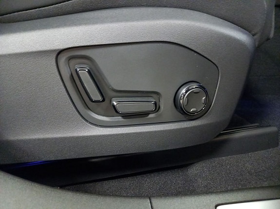 Polestar 4 9 of 18