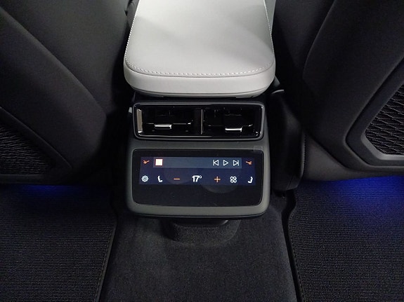 Polestar 4 10 of 18