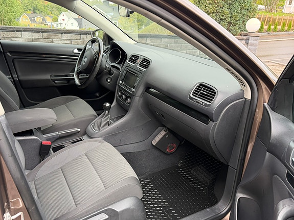 Volkswagen Golf VI 19 of 30