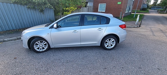 Chevrolet Cruze 4 of 7