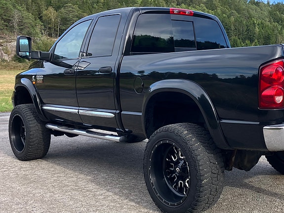 Dodge RAM 2500 4 of 8