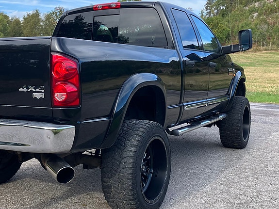 Dodge RAM 2500 3 of 8