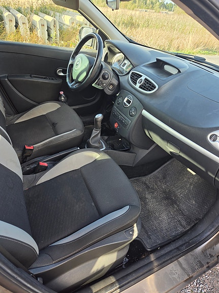 Renault Clio 11 of 11