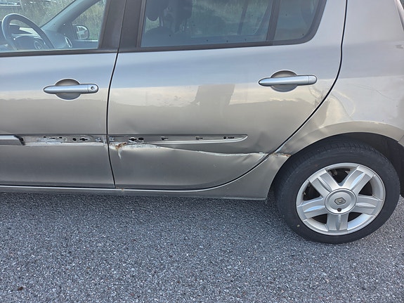 Renault Clio 8 of 11
