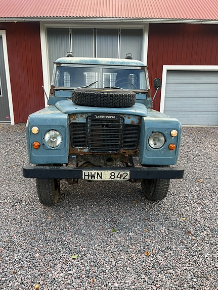Land Rover 109 2 of 9