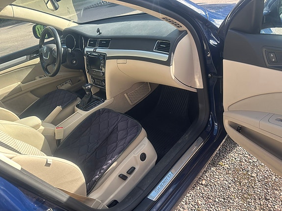 Skoda Superb 8 of 14