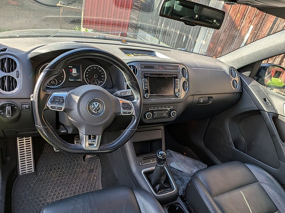 Volkswagen Tiguan 2 of 7