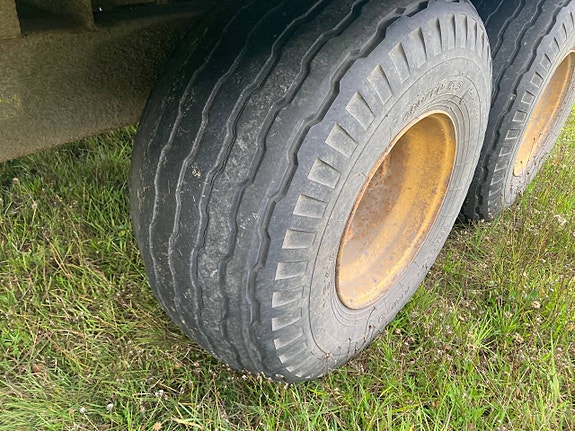 Bredöl 10 ton Tippkärra med kapell Bromsad 6 of 9