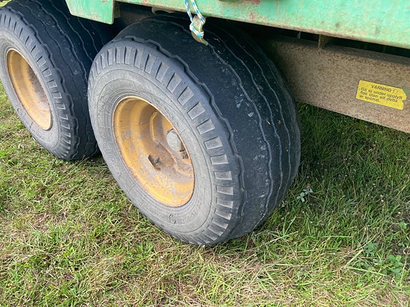 Bredöl 10 ton Tippkärra med kapell Bromsad 2 of 9
