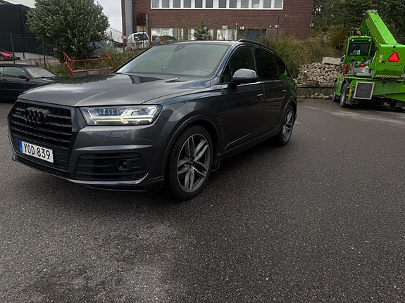 Audi Q7 4 of 8