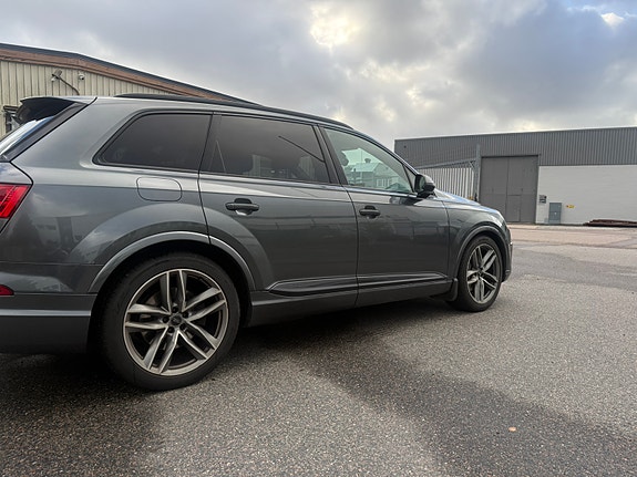 Audi Q7 2 of 8