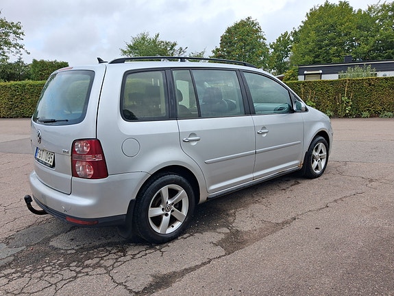 Volkswagen Touran 3 of 5