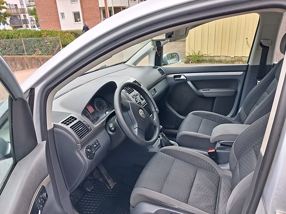Volkswagen Touran 4 of 5