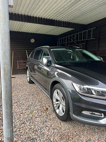 Volkswagen Passat Alltrack 12 of 13