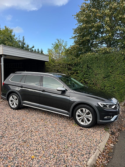 Volkswagen Passat Alltrack 2 of 13
