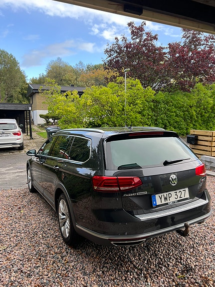 Volkswagen Passat Alltrack 4 of 13