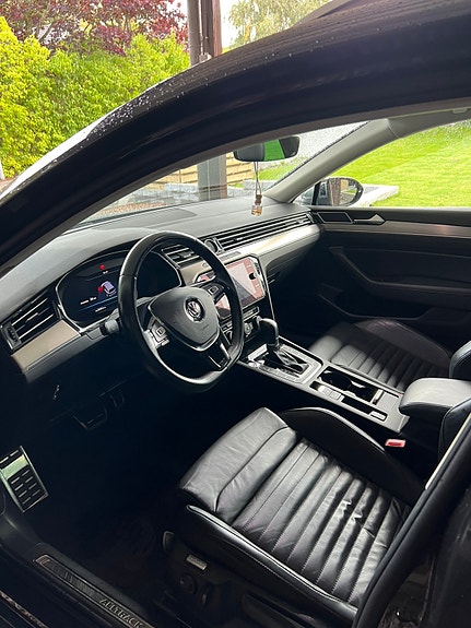 Volkswagen Passat Alltrack 9 of 13