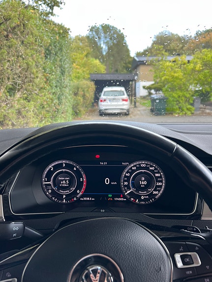 Volkswagen Passat Alltrack 8 of 13