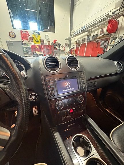 Mercedes-Benz ML300 6 of 10