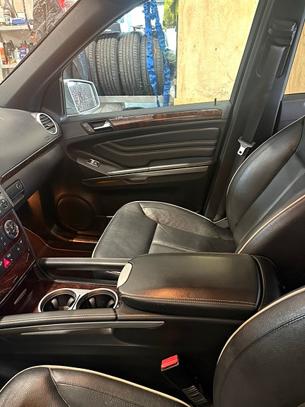 Mercedes-Benz ML300 9 of 10