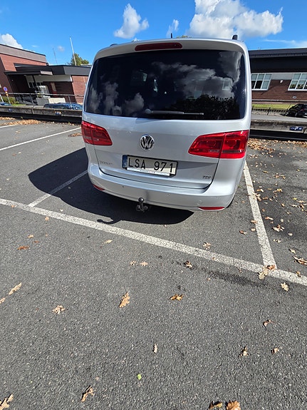 Volkswagen Touran 2 of 8
