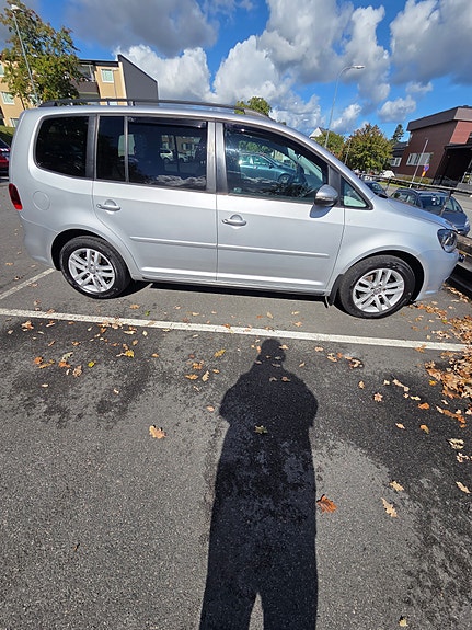 Volkswagen Touran 3 of 8