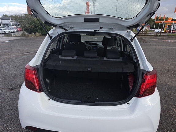 Toyota Yaris 16 of 18