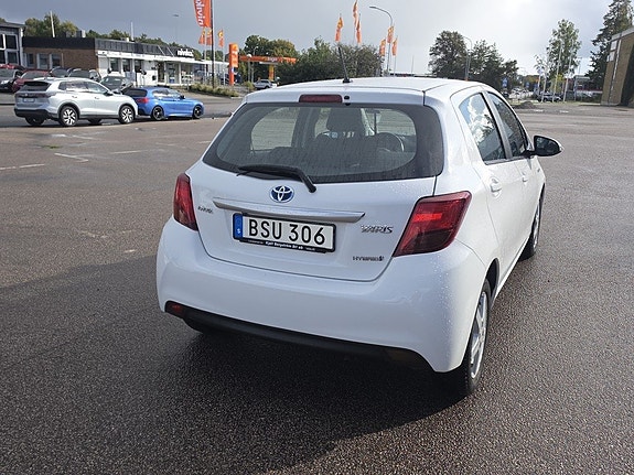 Toyota Yaris 18 of 18