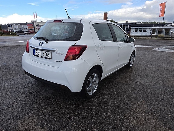 Toyota Yaris 5 of 18