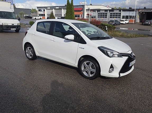 Toyota Yaris 15 of 18