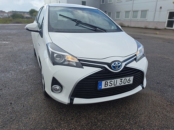 Toyota Yaris 11 of 18