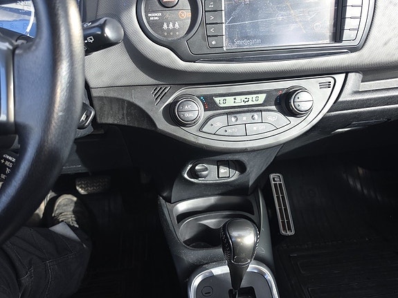 Toyota Yaris 7 of 18