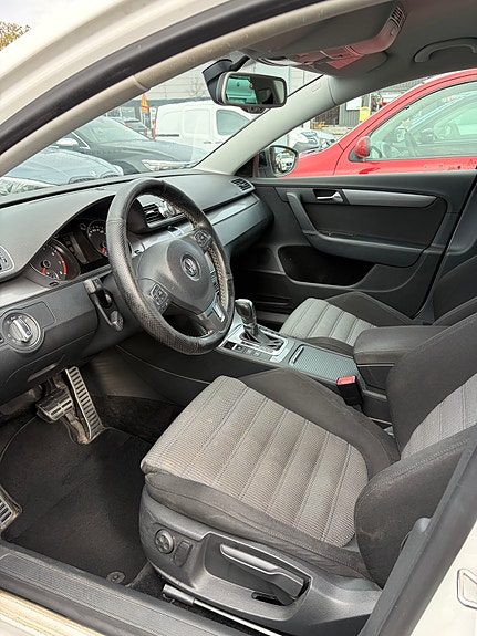 Volkswagen Passat 10 of 10