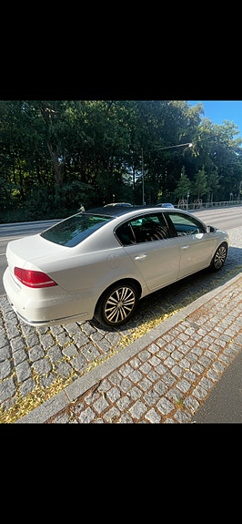 Volkswagen Passat 4 of 10