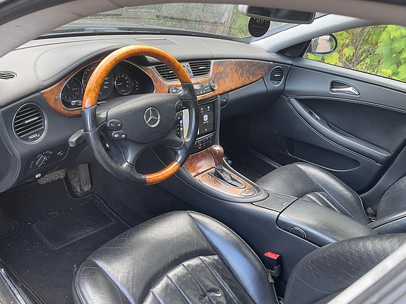 Mercedes-Benz CLS500 5 of 5