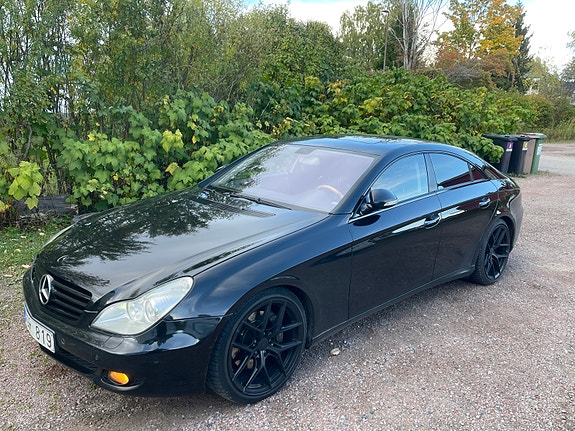 Mercedes-Benz CLS500 2 of 5