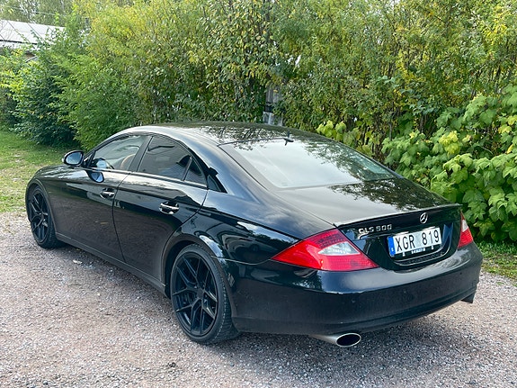 Mercedes-Benz CLS500 3 of 5