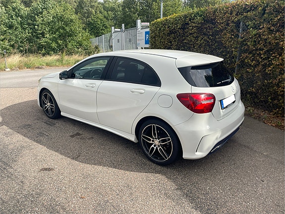 Mercedes-Benz A180 2 of 6