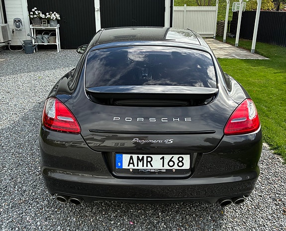 Porsche Panamera 4S 3 of 7