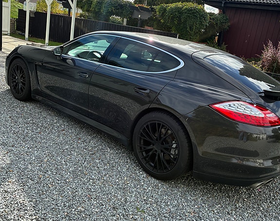 Porsche Panamera 4S 4 of 7