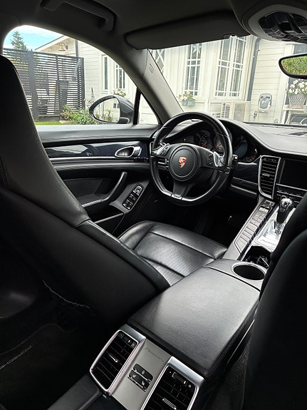 Porsche Panamera 4S 5 of 7