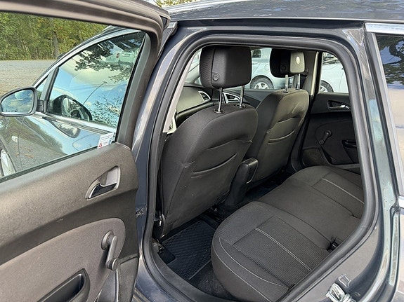 Opel Astra 17 of 19
